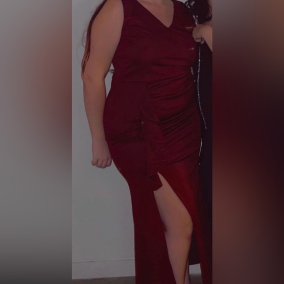 Maroon ruffle dress - Picture 3 of 3